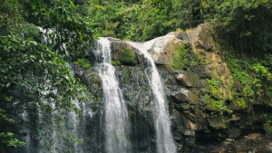 Air Terjun Kaminampiri: Hidden Gem di Maros, Sulawesi Selatan!